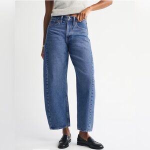 Abercrombie & Fitch Curve Love Barrel Jean